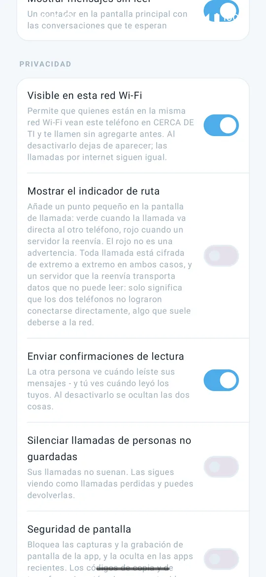 Los ajustes de privacidad de Clavenzo: visible en esta Wi-Fi, la luz de ruta de la llamada, las confirmaciones de lectura, silenciar a quien no está guardado y la seguridad de pantalla.