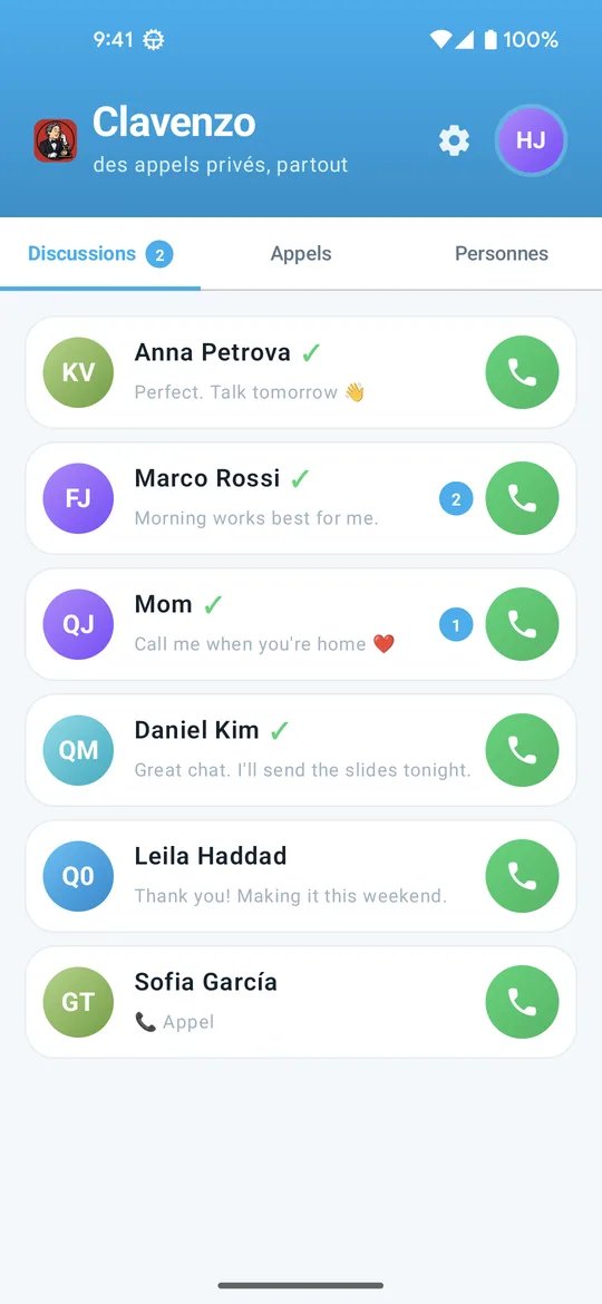 La liste des conversations de Clavenzo : cinq personnes, les onglets Discussions, Appels et Contacts, et un bouton d'appel vert sur chaque ligne.