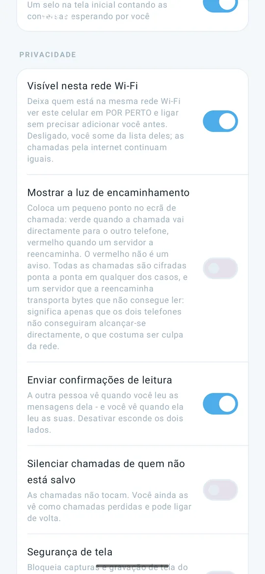 As definições de privacidade do Clavenzo: visível nesta Wi-Fi, a luz de rota da chamada, as confirmações de leitura, silenciar quem não está guardado e a segurança do ecrã.